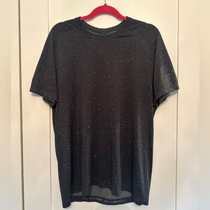Lululemon Men’s Sz L Grey Short Sleeve Shirt